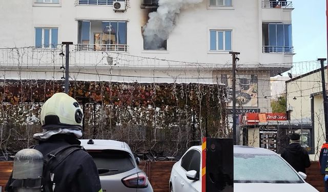 7 Katlı Binadan İtfaiye merdiveniyle kurtarıldılar