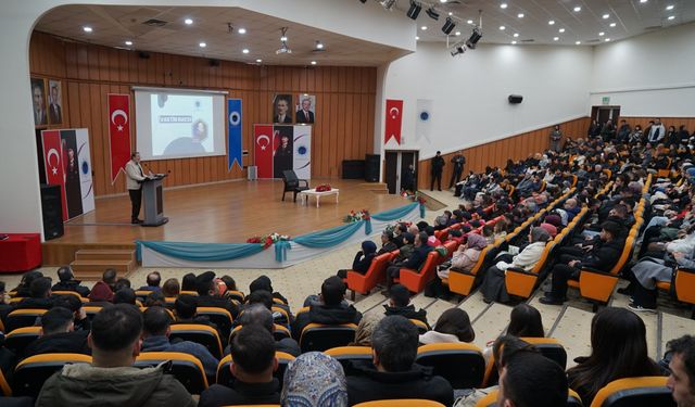 Ahmet Özhan’dan “Vaktin Nakdi” Dersi