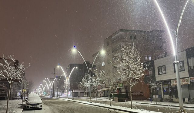 Batman’da beklenen kar yağışı başladı