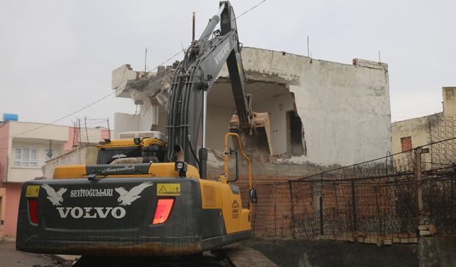 Batman’da İki Bina Yıkıldı