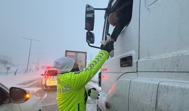 Gercüş’te Yolda Kalan Vatandaşların İmdadına Kaymakamlık Yetişti