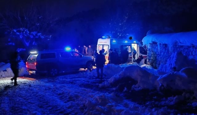 Kapalı Yol Açıldı, 14 Yaşındaki Gülsüm Sağlık Ekiplerine Ulaştırıldı