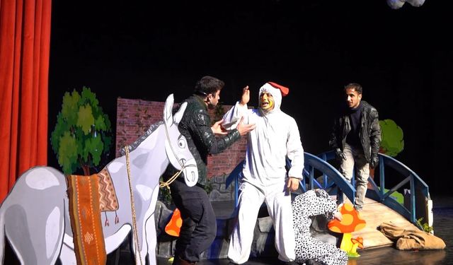 Minik Kalpler Sahneyle Buluştu