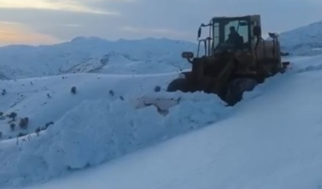 Sason’da kar temizleme çalışması devam ediyor