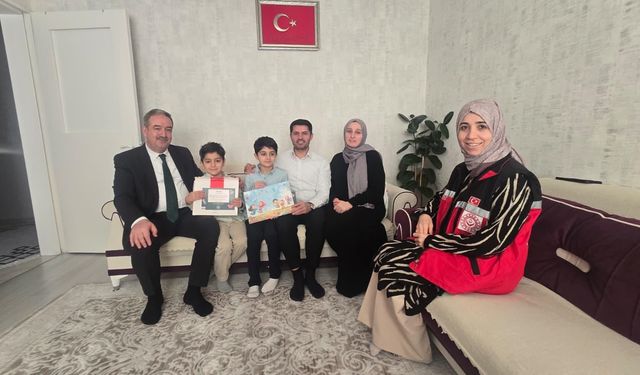 Şehit ve Gazi Çocuklarının İlk Karne Sevinci