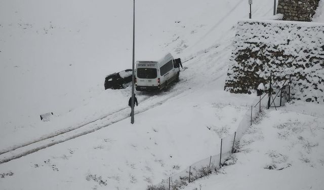 Yokuşlarda Araçlar Yolda Kaldı, Kazalar Peş Peşe Geldi