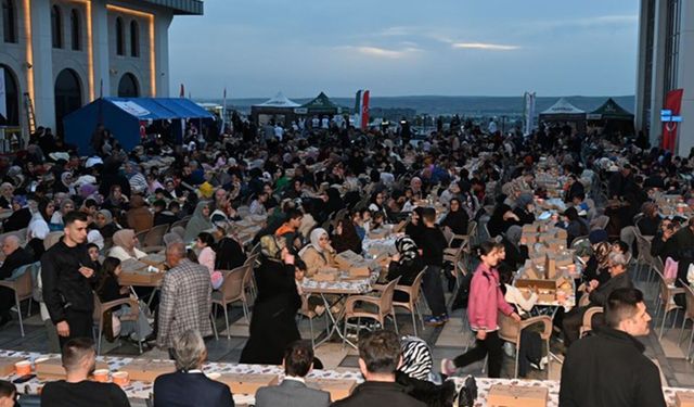 50 Bini Aşkın Vatandaş Aynı İftarda Buluştu