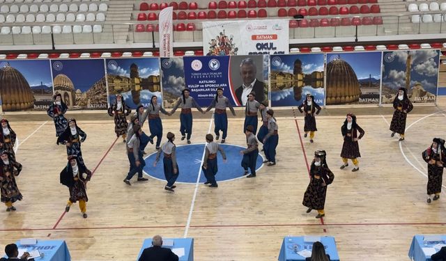 Batman’da Halk Oyunları Coşkusu