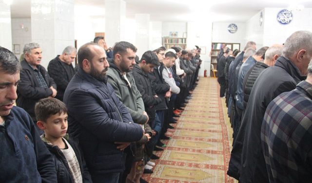 Batman’da İlk Teravihte Mahşeri Kalabalık