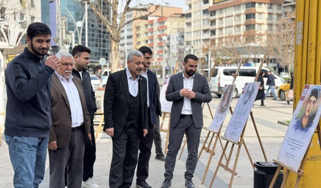 Davut Şahin ve Heyetinden “Şehadet Ayı” Sergisine Ziyaret