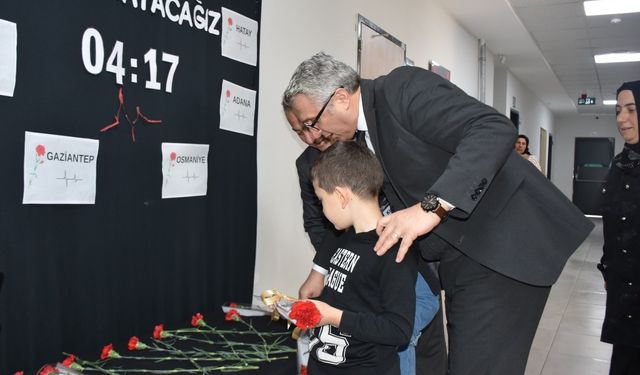 Depremlerde Hayatını Kaybedenler Anıldı