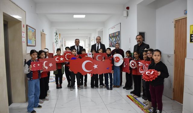 Eğitimde İkinci Dönem Bayrak Sevgisi Dersiyle Başladı