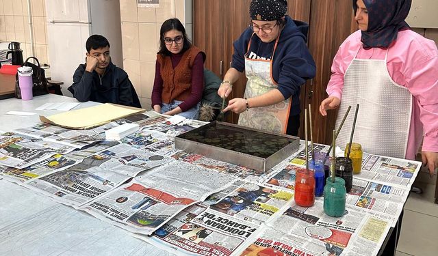 Engelli bireyler için ebru sanatı dolu bir gün yaşandı