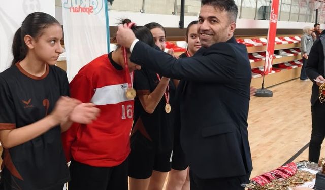 Hentbolda Yarı Final Şampiyonları Belli Oldu