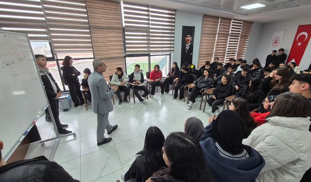 Lise Öğrencilerine “Saygı” Dersi