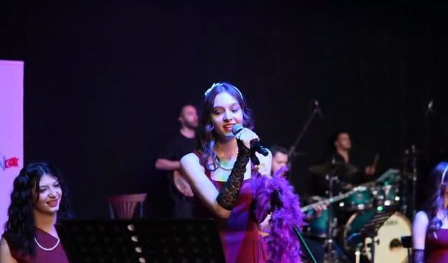 Nostalji Dolu Gecede Salon Tıklım Tıklım