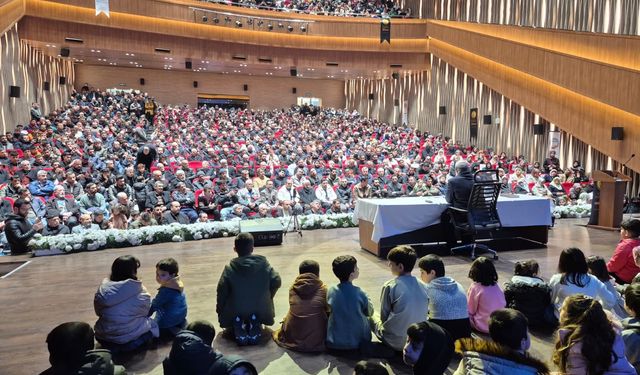 Salon Doldu Taştı, Aile Vurgusu Yankı Buldu