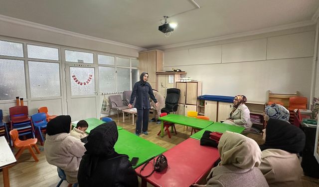 Velilere ‘Çocuk Akademisi’nden Sağlık Dersi