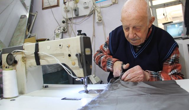 81 yaşındaki terzi mesleğinin sırrını anlattı