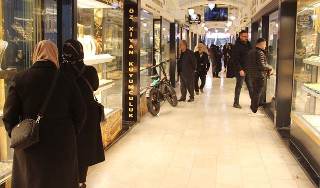 Altın Fiyatları Düşüşte: Şimdi Alım Fırsatı mı?