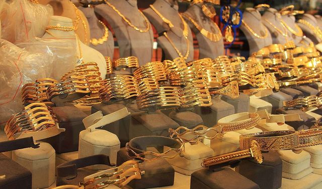 Altın sert çakıldı, 4 ayın dibini gördü