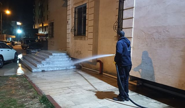 Batman’da Yol Ve Kaldırımlar Yıkanıyor