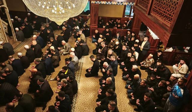 Bayram namazında birlik ve kardeşlik mesajları yükseldi