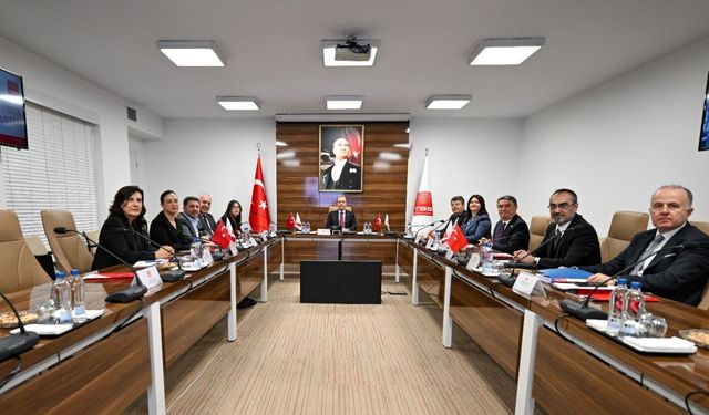 BELEDİYELERDEN HÜKÜMETE KRİTİK ÇAĞRI: KESİNTİLER DURDURULSUN, TOPLU TAŞIMADA VERGİ KALDIRILSIN