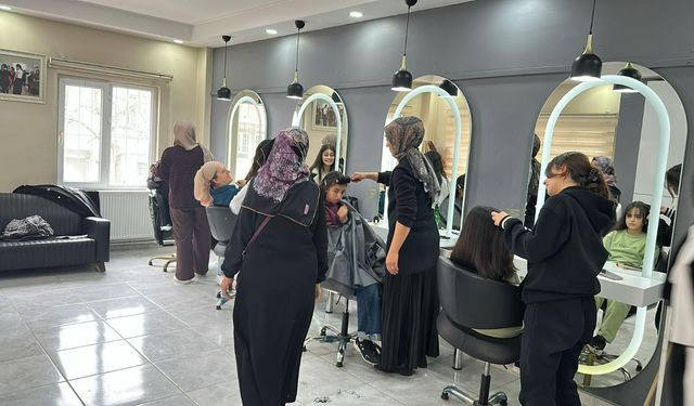 BİLMEK MERKEZLERİNDE BAYRAM HAZIRLIKLARI BAŞLADI