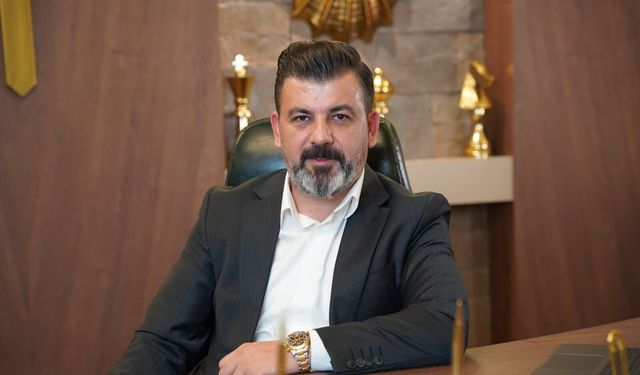 Ferdi Kurt’tan Petrolspor tribünlerine bayrak jesti