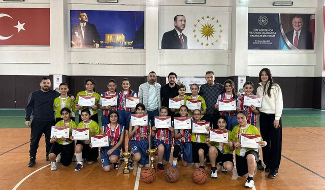 Gültepe Ortaokullu Küçük Kızlar Potanın Şampiyonu