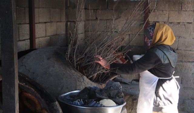 Kadınlar Hem Çalışıyor Hem Evine Destek Oluyor