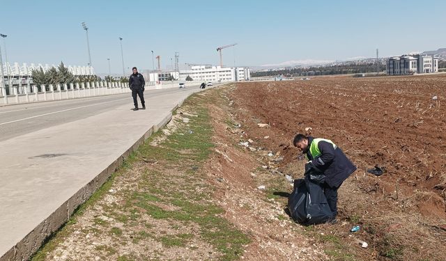 MAÇ ÖNCESİ STADYUM ÇEVRESİNDE TEMİZLİK ÇALIŞMASI
