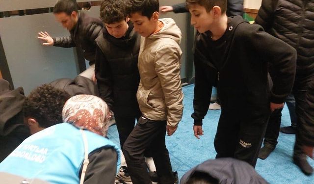 Minik Adımlar Cami Saflarında, Büyük Yürekler Yurtta Buluştu