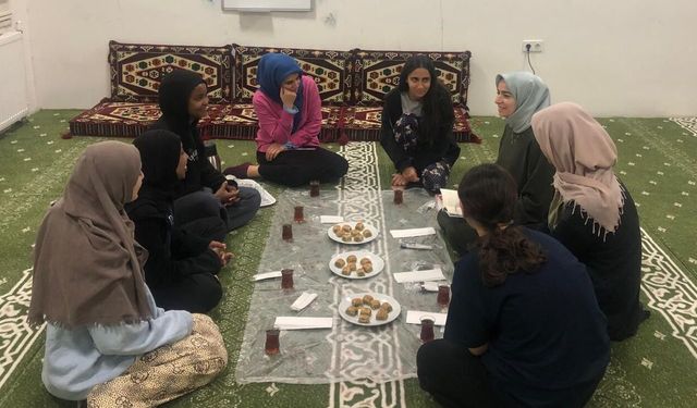 Öğrenciler Sohbet Ve İlahilerle Buluşuyor