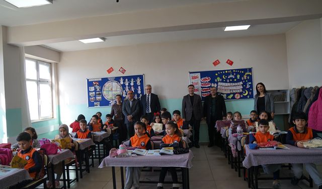 Rektör Demir, Öğrencilerle Buluştu