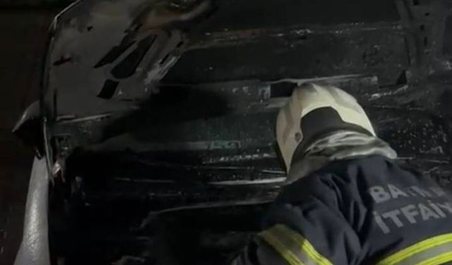 Site İçinde Park Halindeki Araç Alev Aldı