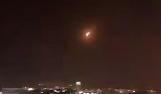 SON DAKİKA: İran'dan İsrail'e Peş Peşe Füze Saldırıları! Tel Aviv'de Patlamalar, 1 Ölü