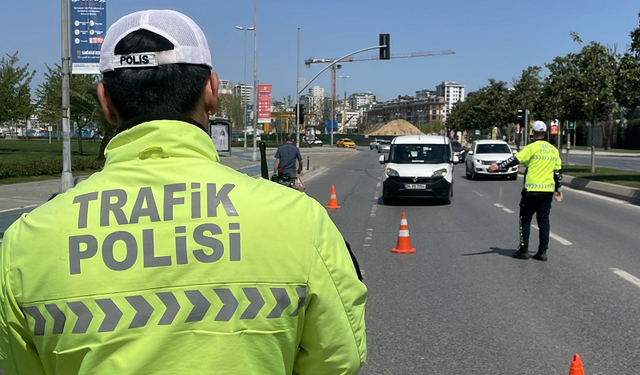 SÜRÜCÜLER DİKKAT! Yeni Trafik Denetimi Başladı! Bu Ekipmanlar Eksikse 10 Ceza Puanı Yazılıyor