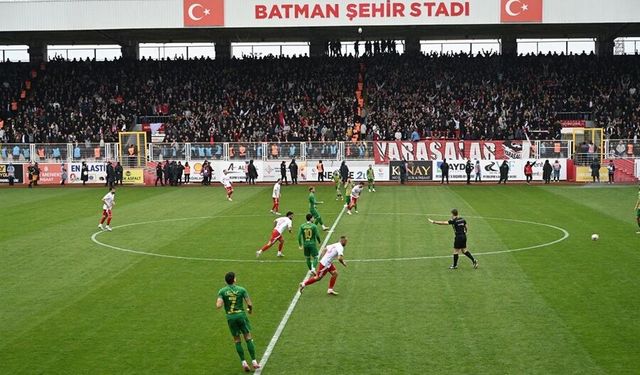 VALİ CANALP TRİBÜNDEN DESTEK VERDİ, LİDER BATMAN PETROLSPOR KRİTİK MAÇI KAZANDI