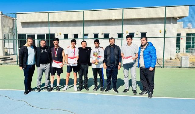 Veysel Karani Teniste İl Şampiyonu Oldu