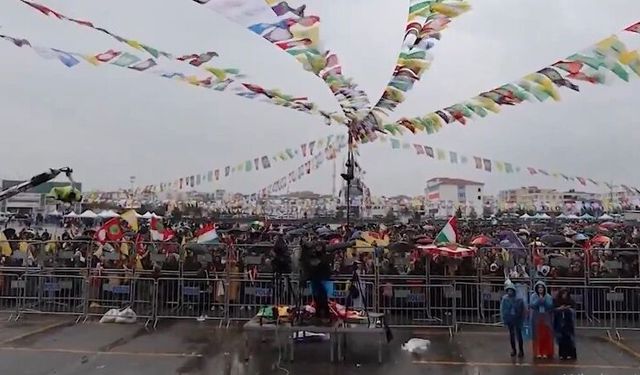Yağmura Rağmen Coşku Dinmedi: Newroz Alanı Doldu Taştı