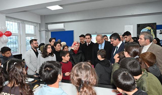 “Yaşayan Kütüphane” Gençleri Teknolojiyle Buluşturacak