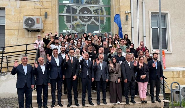 Ak Parti Heyeti 200 Gençle Kampta Bir Araya Geldi