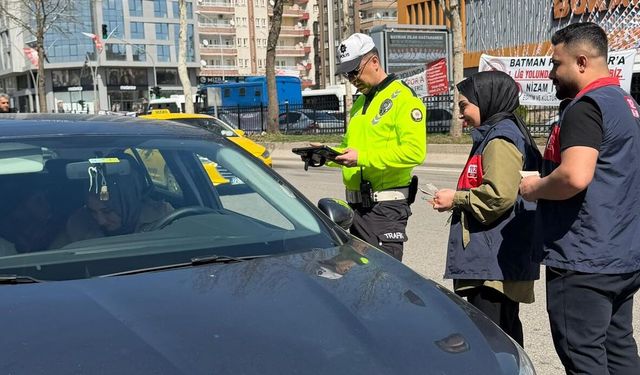 Batman’da 112 Acil Çağrı Bilinci İçin Sahada Farkındalık Çalışması