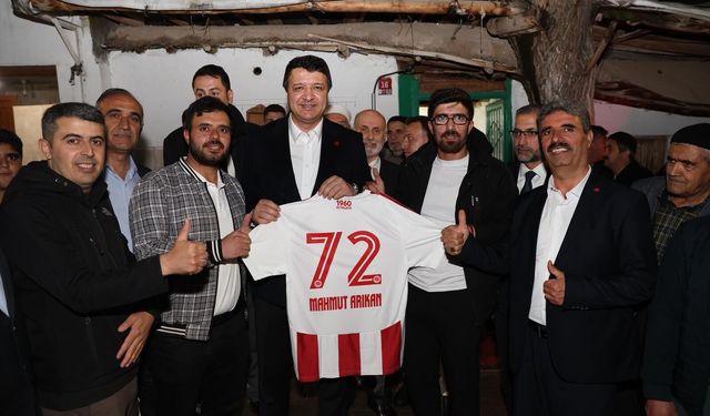 Batman’da Arıkan’a Coşkulu Karşılama: Gençlerden Petrolspor Formasıyla Sürpriz!