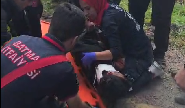 Batman’da can pazarı: Motosiklet sürücüsünü itfaiye ekipleri kurtardı