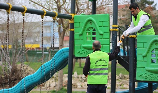 Batman’da Çocuklara Güvenli Oyun, Gençlere Modern Spor Alanları Oluşturuluyor