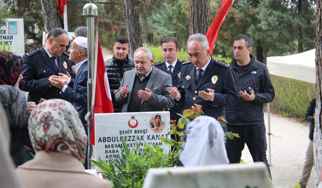 Batman’da Şehitler Dualarla Anıldı, Kabirlerine Karanfil Bırakıldı