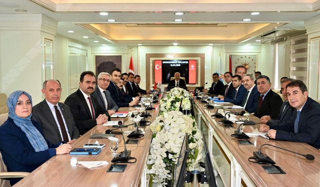 Batman’da Yatırımlara Yakın Takip: Kaymakamlar Toplantısında “Hız ve Verimlilik” Vurgusu